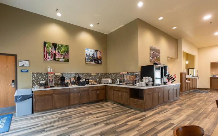 Cobblestone Inn and Suites Sheldon