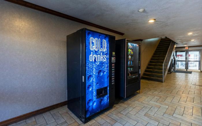 Red Roof Inn & Suites Irving – DFW Airport South