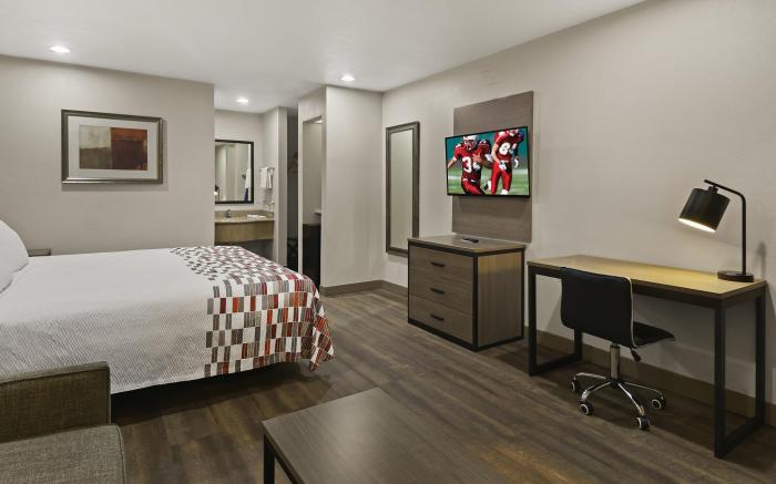 Red Roof Inn & Suites Irving – DFW Airport South