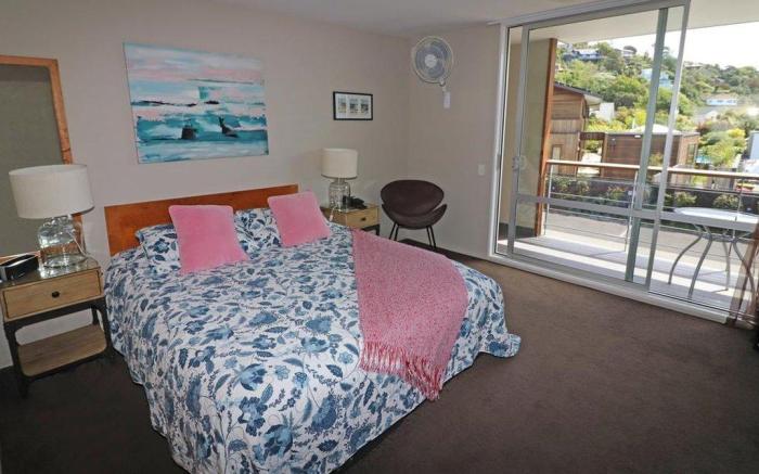 Sumner Bay Motel
