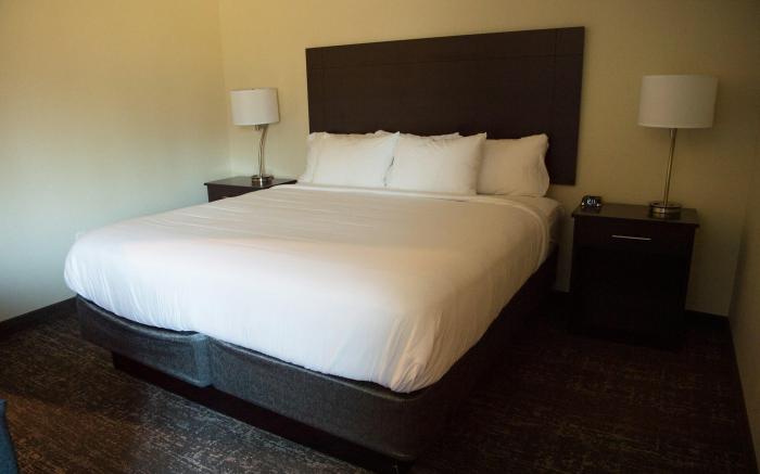 Cobblestone Inn & Suites - Forest City