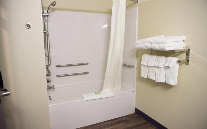Cobblestone Inn & Suites - Forest City
