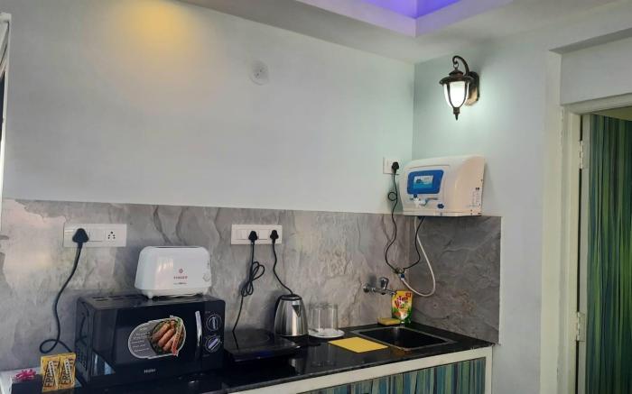 Apt-3 with AC,Gym,Wifi & Pool,5min walk to beach