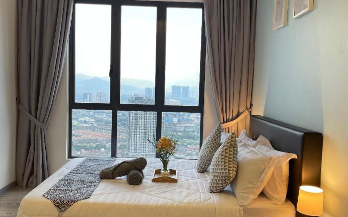 Kepong DesaPark MontKiara Publika Family Suit 7Pax