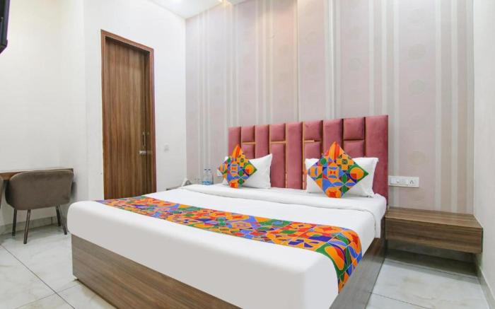 FabHotel Yellow Leaf