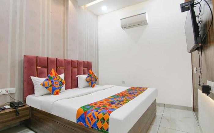 FabHotel Yellow Leaf