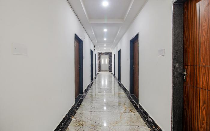 FabHotel W Grand Suites - Nr Lanco Hills, Manikonda