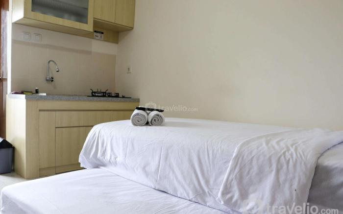 Simple Living Studio Cinere Resort By Travelio