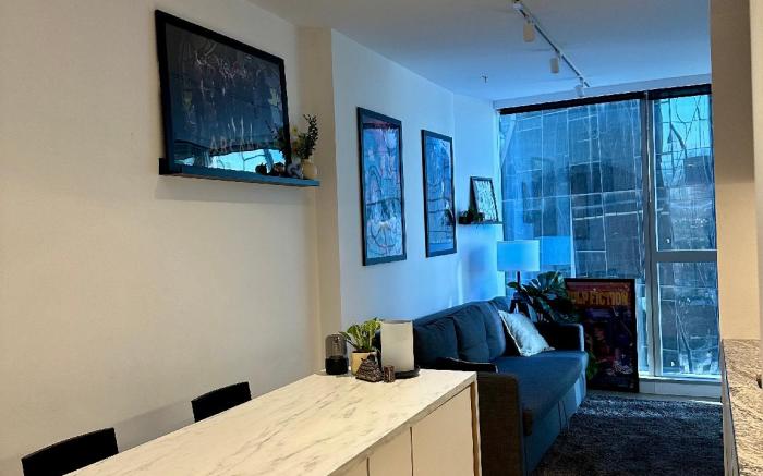 A Comfy Apt Next to Southern Cross