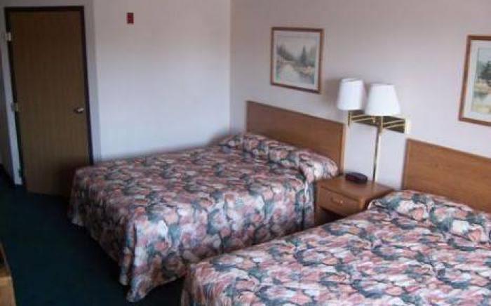 Budget Host Inn & Suites North Branch