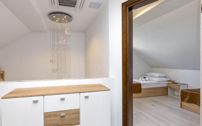 Pool & Whirlpool Villa Art Four