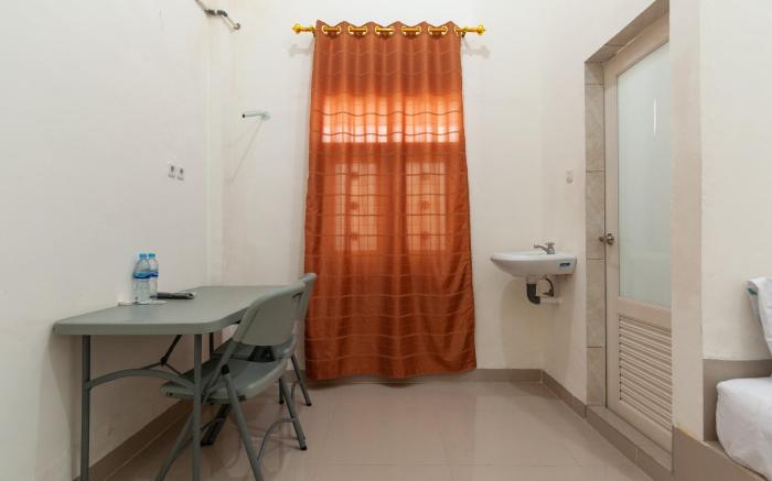 RedDoorz near UISU teladan Medan