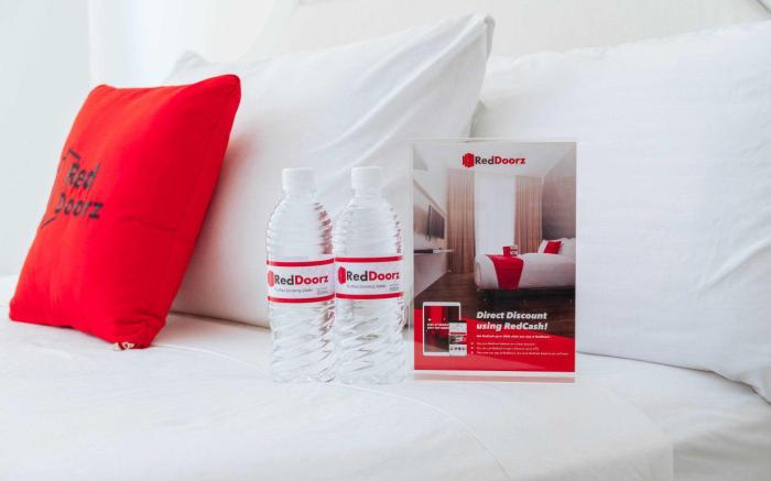 RedDoorz Syariah near Sultan Syarif Kasim II Airport