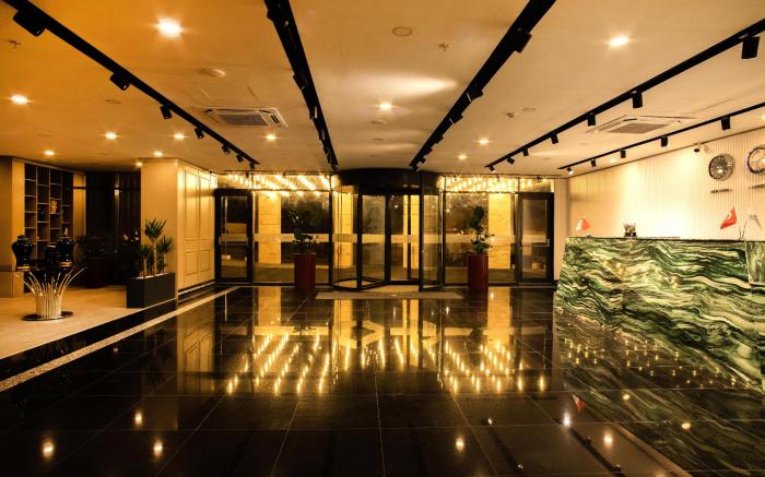MONCHER HOTEL