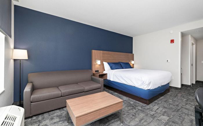 HOLIDAY INN EXPRESS KANSAS CITY NORTH PARKVILLE By IHG