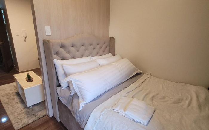 Modern 1br Condo w/ Balcony Near Airport & Sky Way