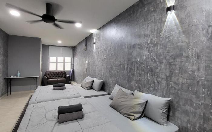 Fella Studio Bandar Baru Uda Two King Beds 7