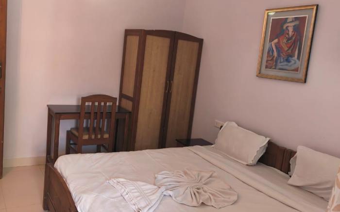 RoomzAway 5206 Poolside Stay with Kitchen & WiFi