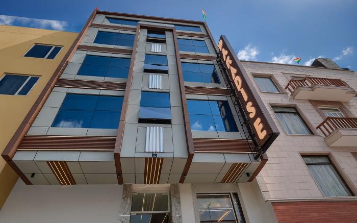 Hotel Paradise International by JMD Group