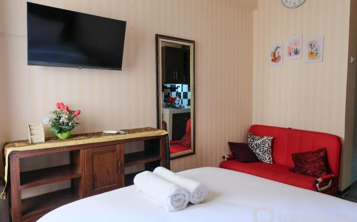 Homey and Cozy Studio at Suites Metro By Travelio