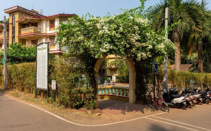 RoomzAway 3606 Comfortable Stay Pool WiFi  Kitchen