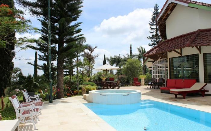 Omah Londo Hotel and Resort
