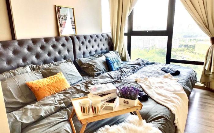 Mosaic 2BR with Mid Valley Skyline View 8-12pax