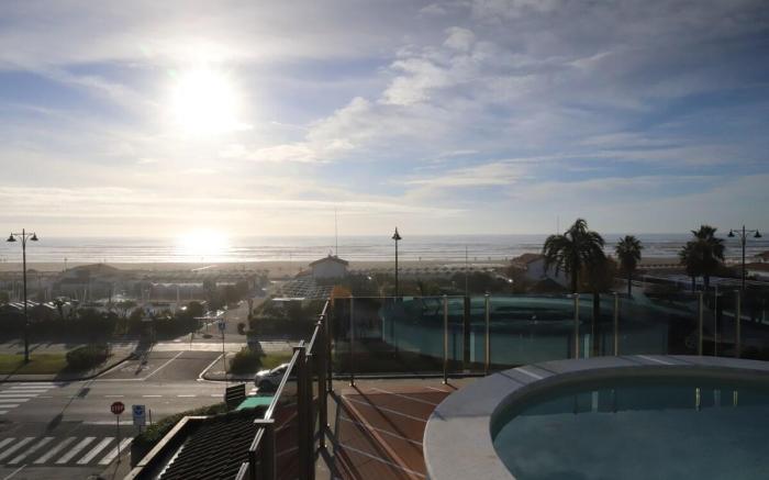 Sea view flat with swimming pool