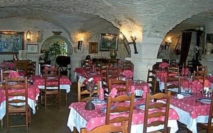 Hostellerie Saint Martin- Logis Hotel et Restaurant