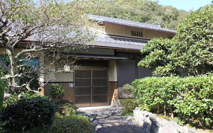 Entire Traditional House 7 min walk from JR sta.