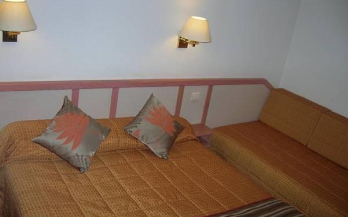 Hotel-Restaurant "Les Rochers"