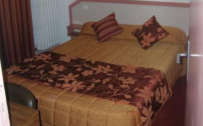 Hotel-Restaurant "Les Rochers"