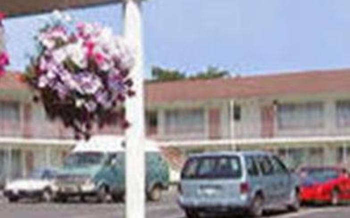 La Hacienda Motel
