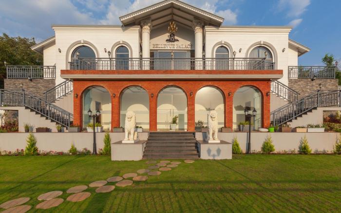 Bellevue Palace by StayVista - Lavish abode