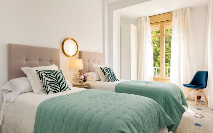 Bright & large 4Bd. apartment with views to the Alcazaba. Zegrí