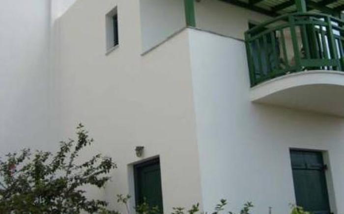 Studios Vrettos Beachfront Hotel