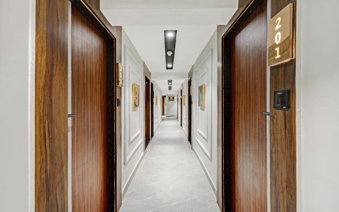 Hotel Royal Stay, Pakwan, Sg highway.