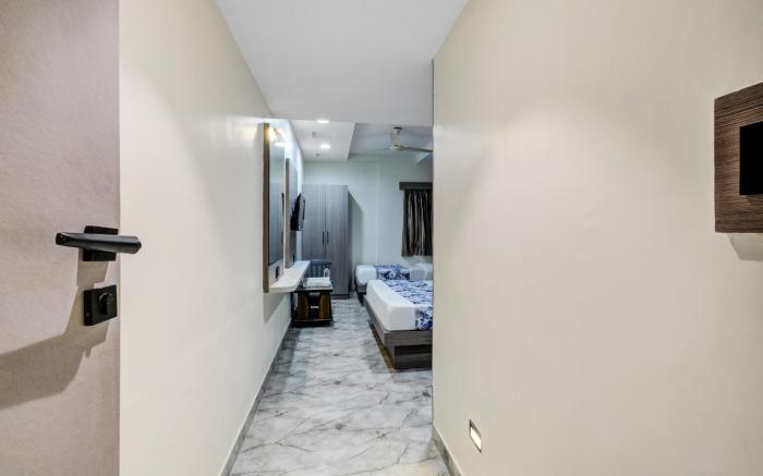 Hotel Royal Stay, Pakwan, Sg highway.