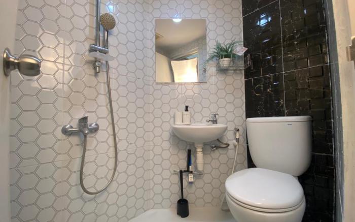 Comfy 2 BR Apartemen Pavilion Permata Surabaya