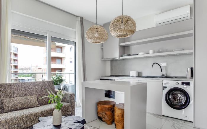 Sanders Old Port - Humble 1-Bdr Apt w Balcony