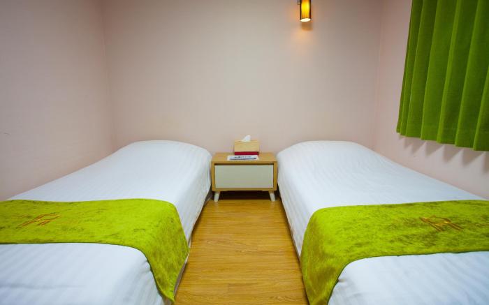 Jeju R Hotel and Guesthouse