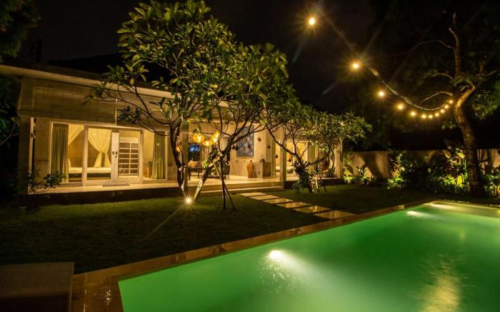 Canggu Tropical Villa with Industrial Flair 