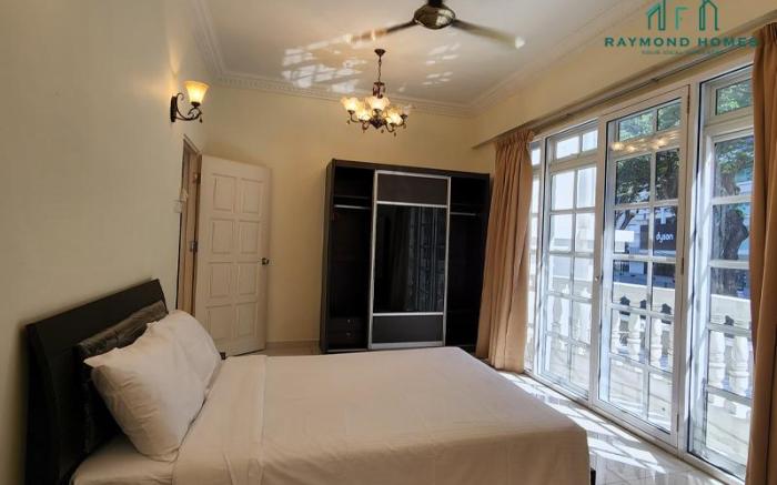 Luxury 3BR w/Bathtub@99 Kelawei by Raymond Homes#B