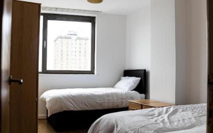Two bedroom- Shadwell station -Whitechapel station
