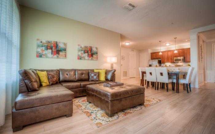 Beautiful LAKEVIEW Deluxe Condo! Near Theme Parks!