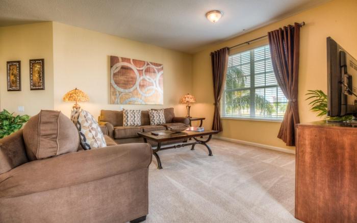 Luxurious Condo w/Private Balcony! AMAZING View