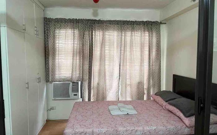 Spacious Unit One Oasis Condo CdeO w/ cable