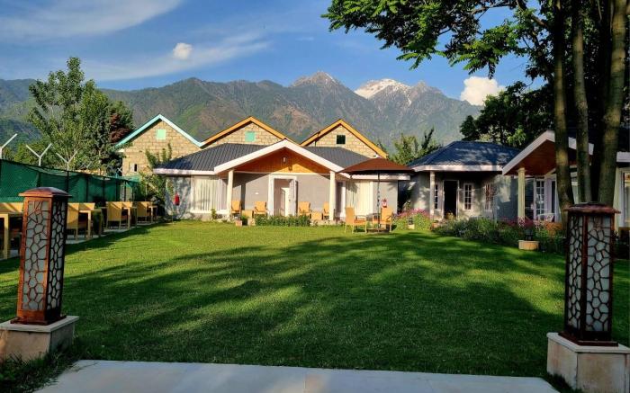 Upani Cottages
