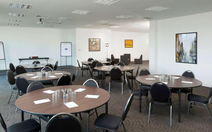 Hampton by Hilton London Luton Airport Hotel