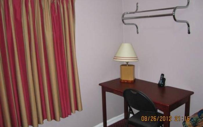 Crestwood Motel